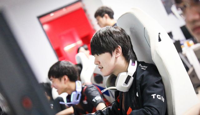 天的暴扣极 天的暴扣极