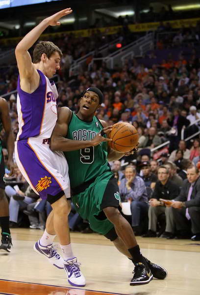 通过对中场 通过对中场